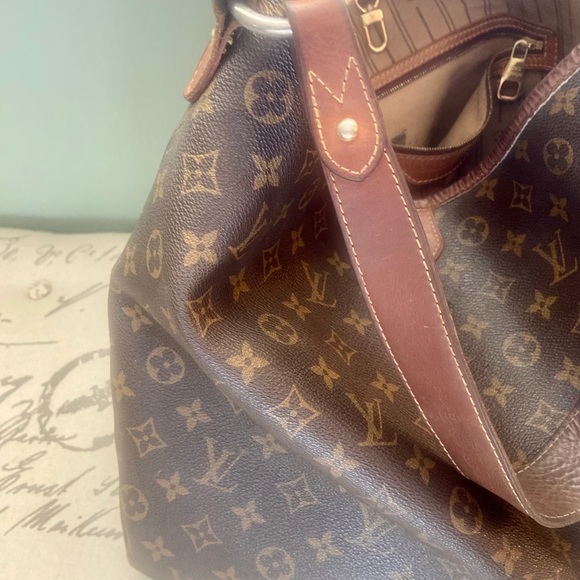 Louis Vuitton Delightful Tote Shoulder Bag - Picture 3 of 9